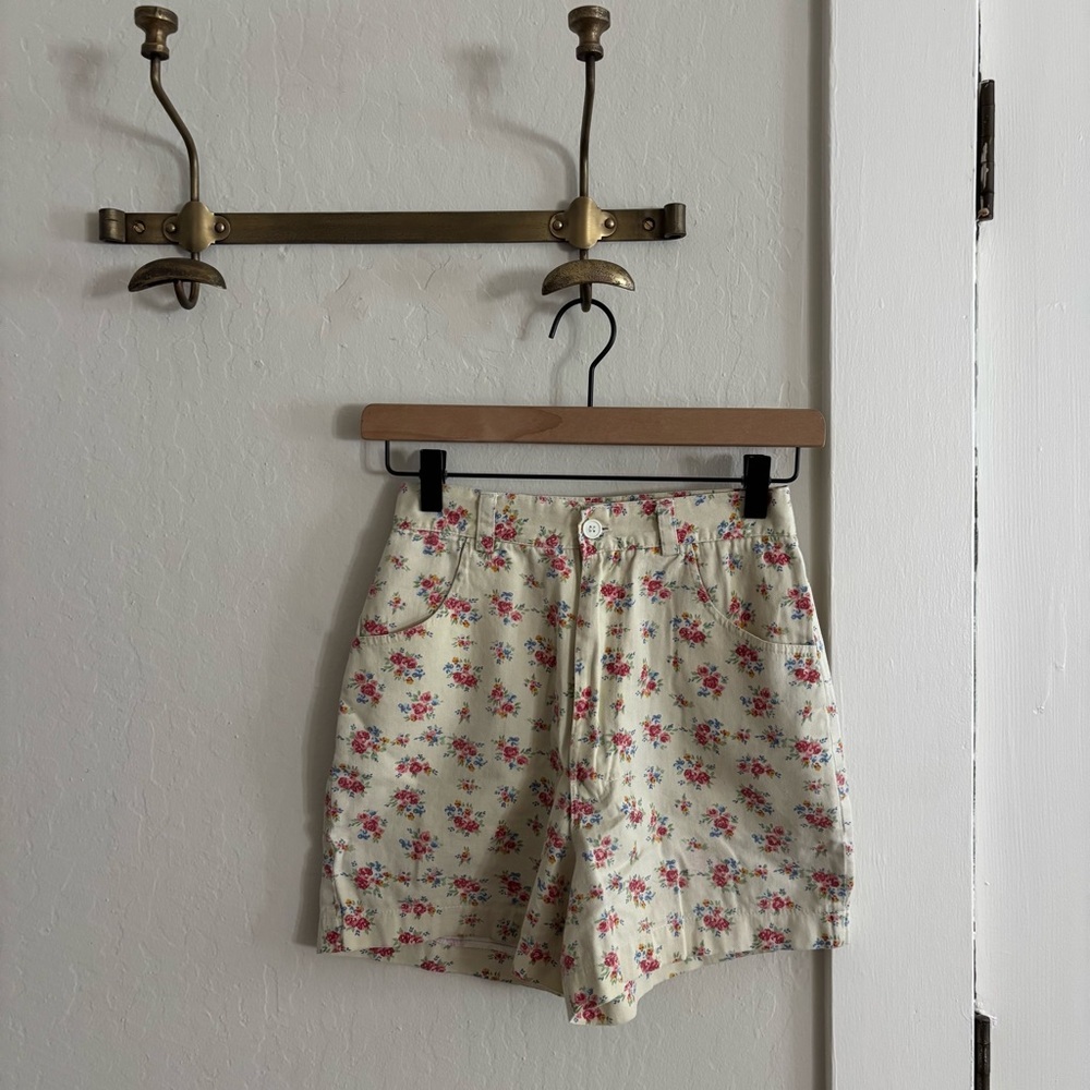 Vintage floral high waisted shorts
